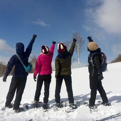 家族みんなで冒険気分でハイキング☆スノーシュー半日ツアー