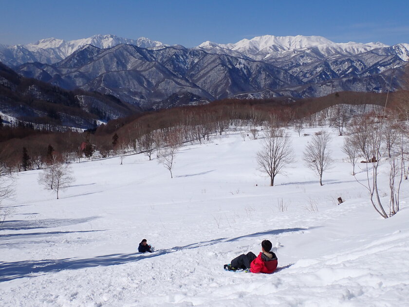 Welcome to Japan! Snowshoe tour with cheerful and smiling family001