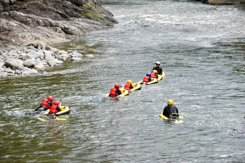 仲良く並んでみんなでバタ足001