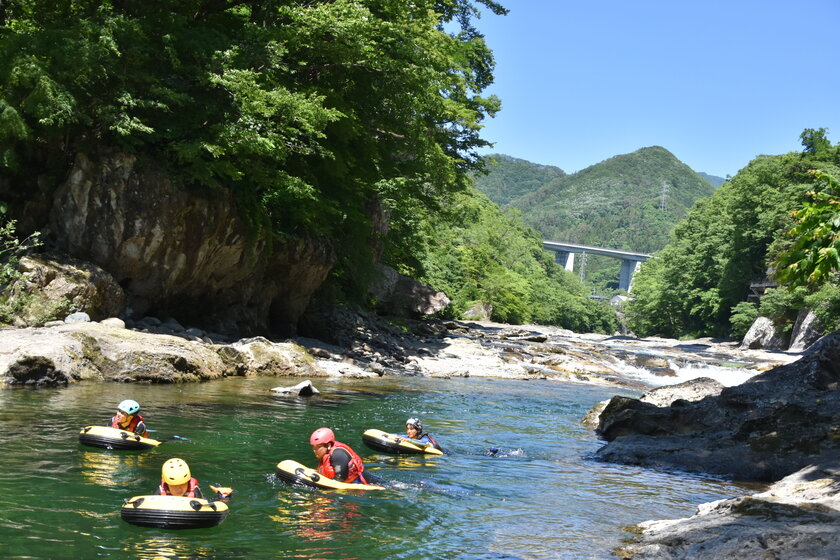 諏訪峡の景色を川の中から002